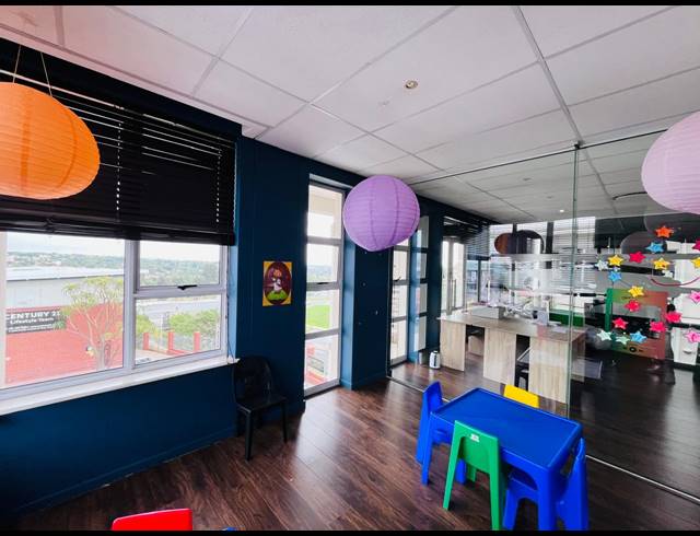 279M² OFFICE FOR SALE IN FOURWAYS